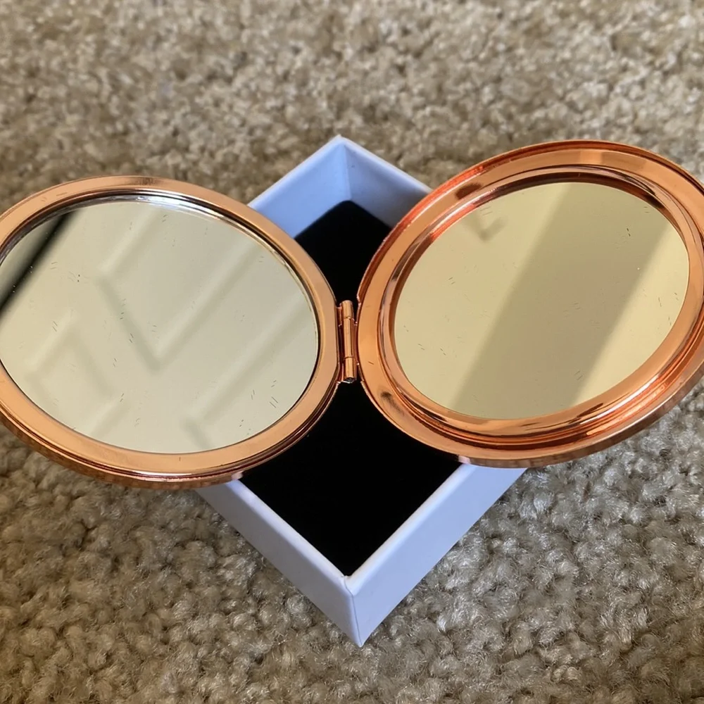 Compact Mirror - Picture 4 of 6